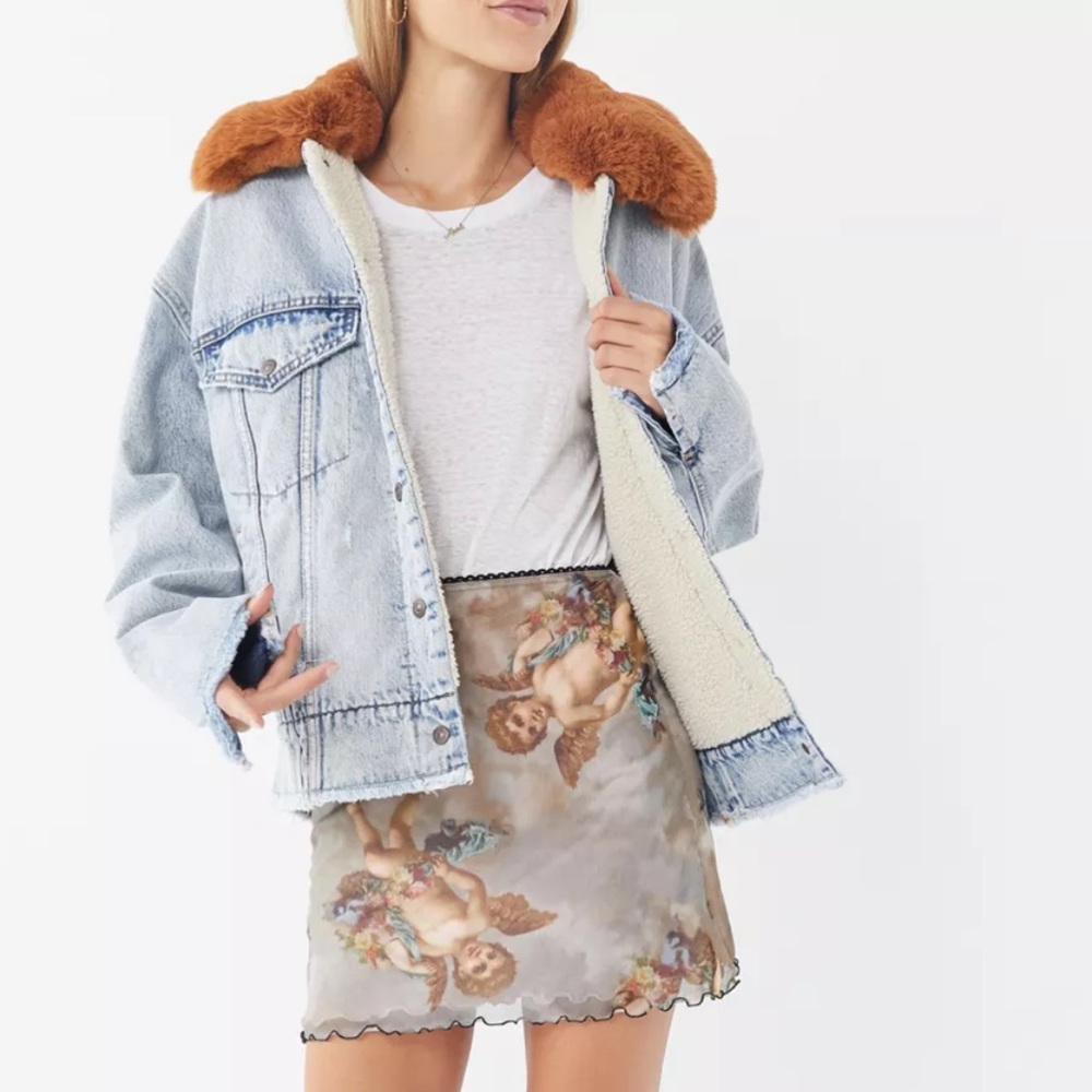 AMAZING levi’s fur trimmed oversized trucker jacket